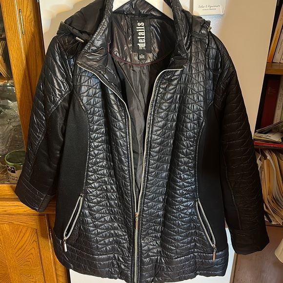 Details quilted Black Winter Jacket - Picture 2 of 7